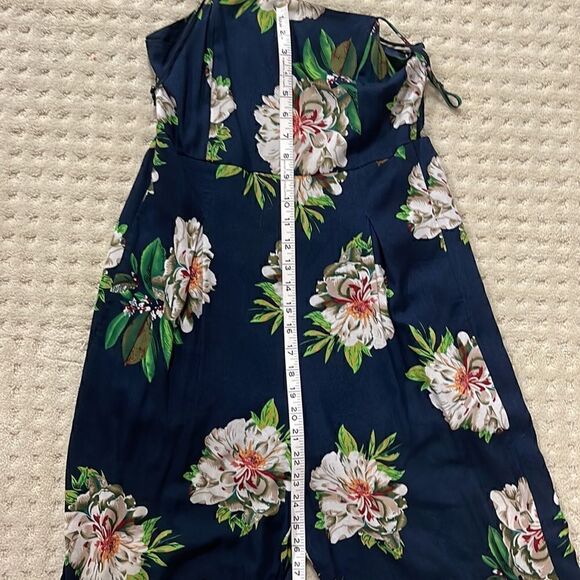 Tropical floral jump suit, Women’s Small (tag says large). Fits like a small - Picture 4 of 6